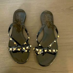 Valentino bow sandal in black